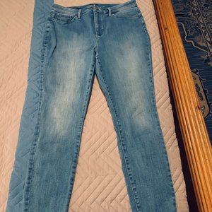 NYDJ - Ami Skinny in light washed denim - Size 14